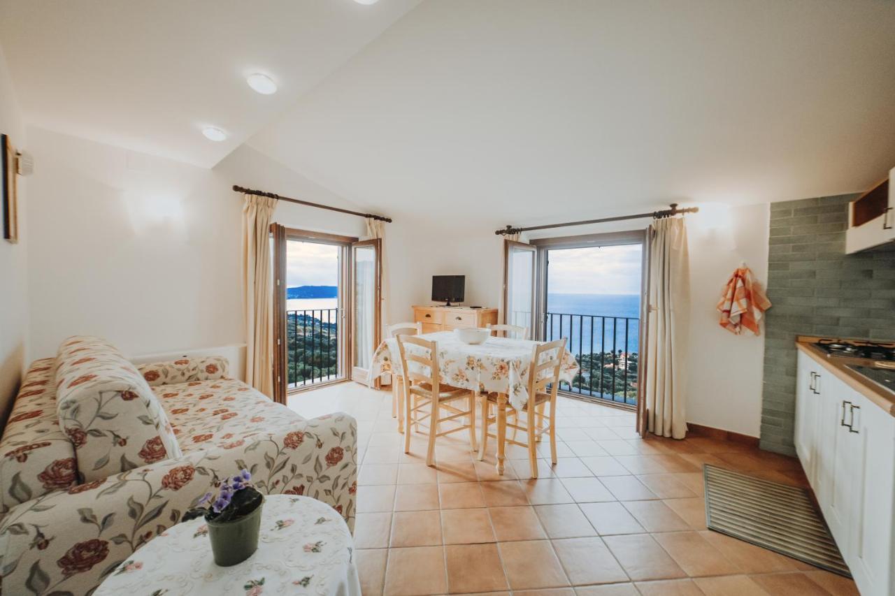 Residenza Golfo Degli Ulivi Aparthotel Caprioli Exterior foto